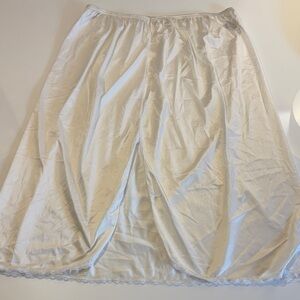 Women’s Vassarette Nylon Slip Sz L